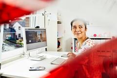 bewerbung-frau-schreibtisch