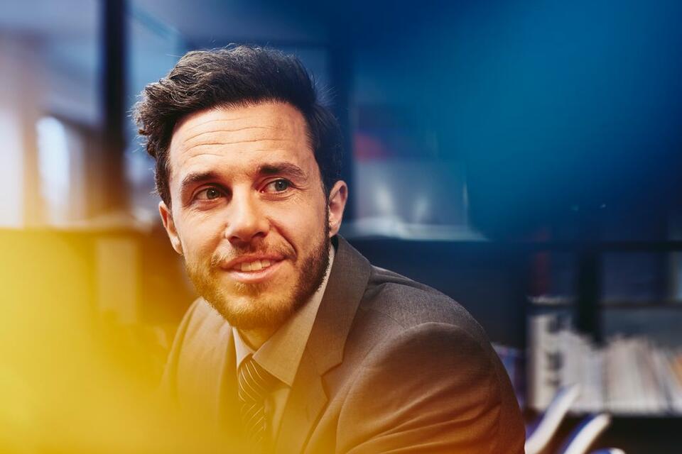 Wie zeichnet man ein Manngesicht in Seitenansicht